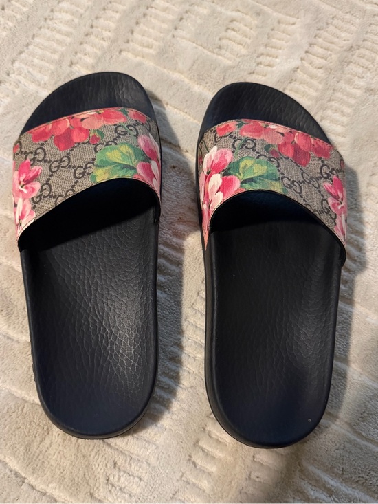 Gucci Shoes - Gucci Pink Floral Black Slides